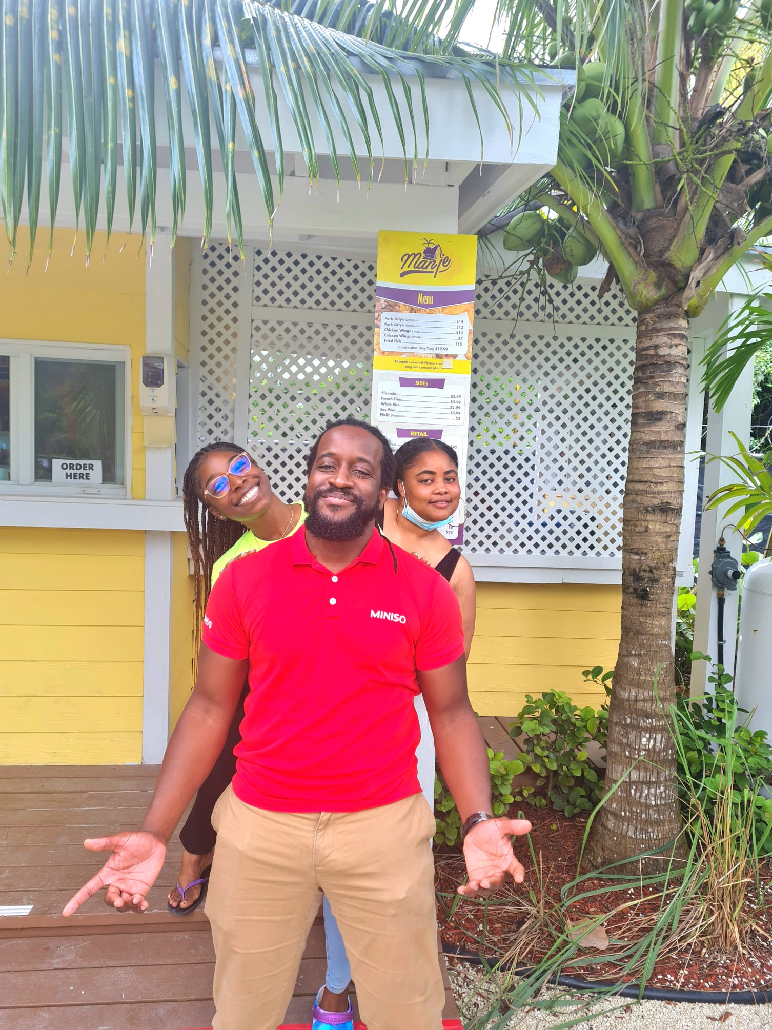 A Manje customer's first bite